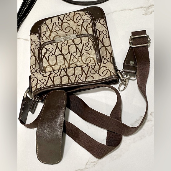 261.   NY&CO SIGNATURE CROSSBODY WITH ADJUSTABLE STRAP - Picture 9 of 9